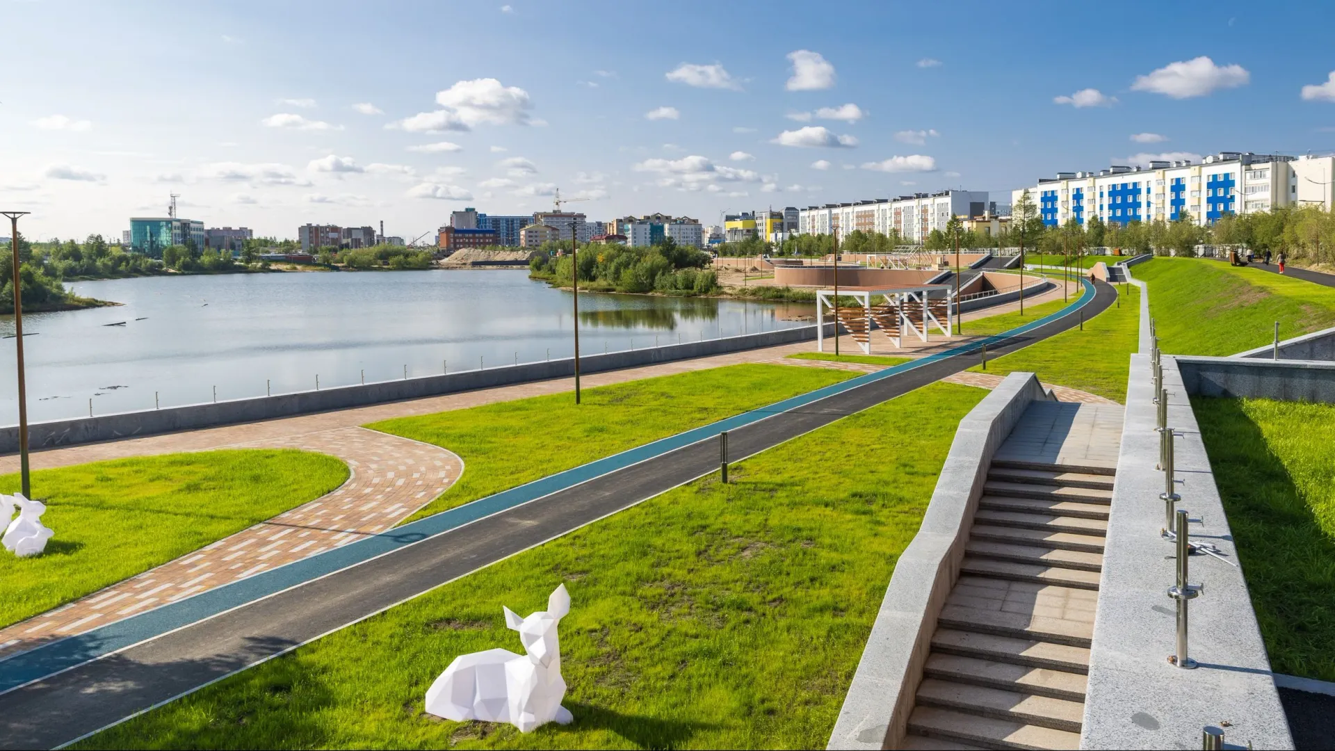 Набережная у озера Молодежное преобразится. Фото: Фёдор Воронов/«Ямал-Медиа»