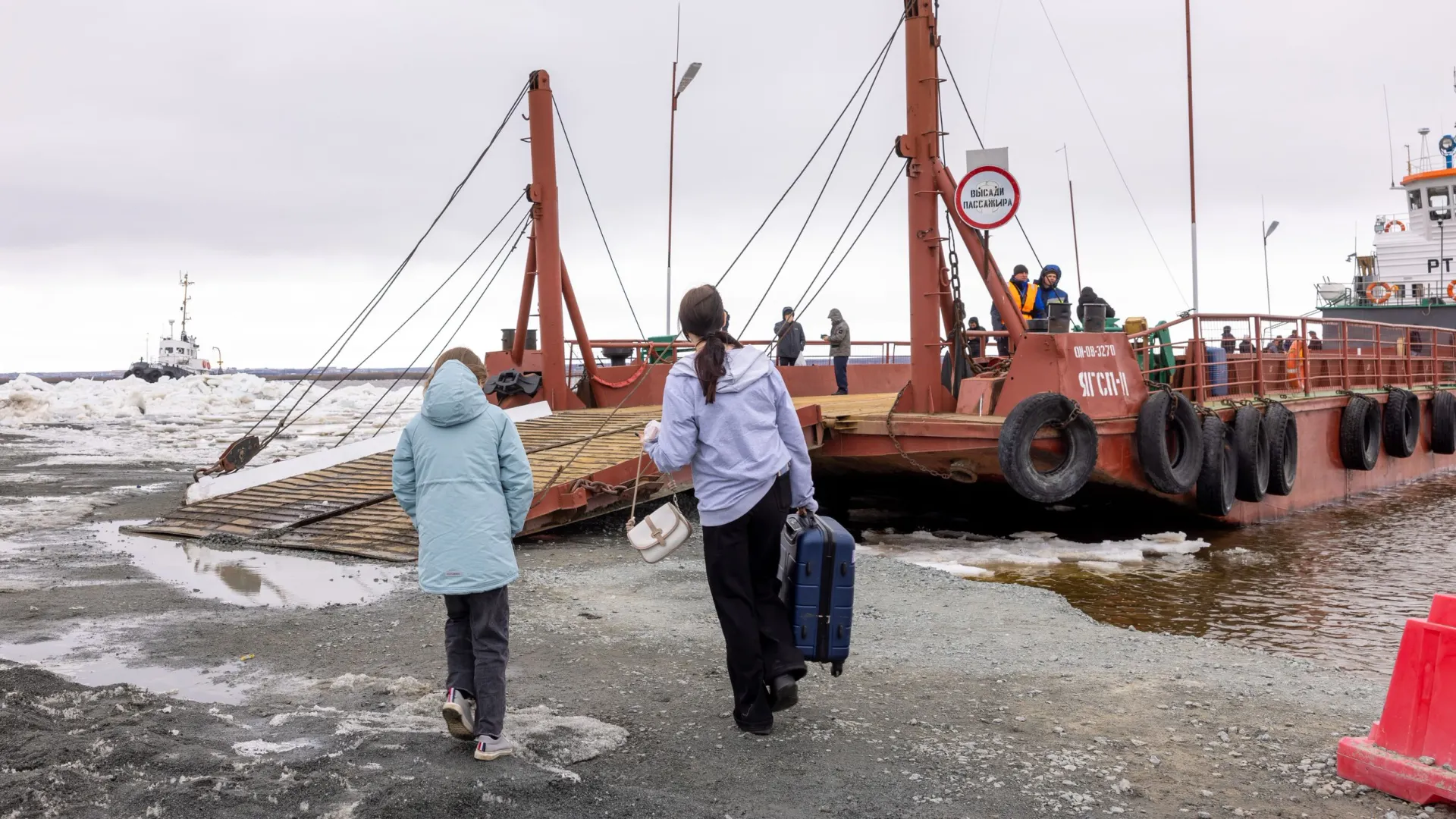 Паромы выходят сразу после ледохода и вплоть до первых морозов. Фото: Федор Воронов / "Ямал-Медиа"