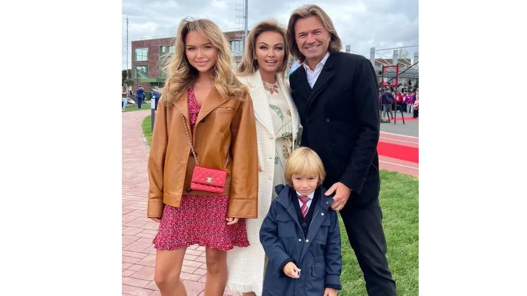 Дмитрий Маликов с женой и детьми. Фото: t.me/dmitry_malikov_official