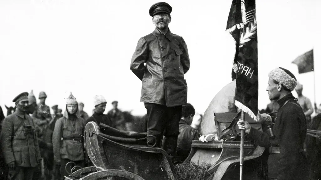 Михаил Калинин выступает перед красноармейцами осенью 1920 года. Фото: МАММ/МДФ/russiainphoto.ru