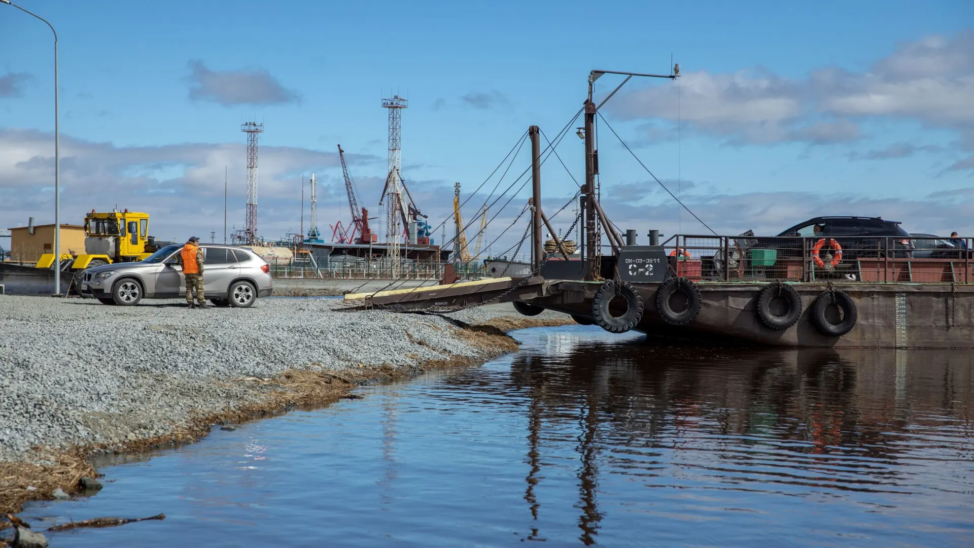 В летний сезон на переправе курсируют шесть паромов. Фото: Фёдор Воронов / «Ямал-Медиа»