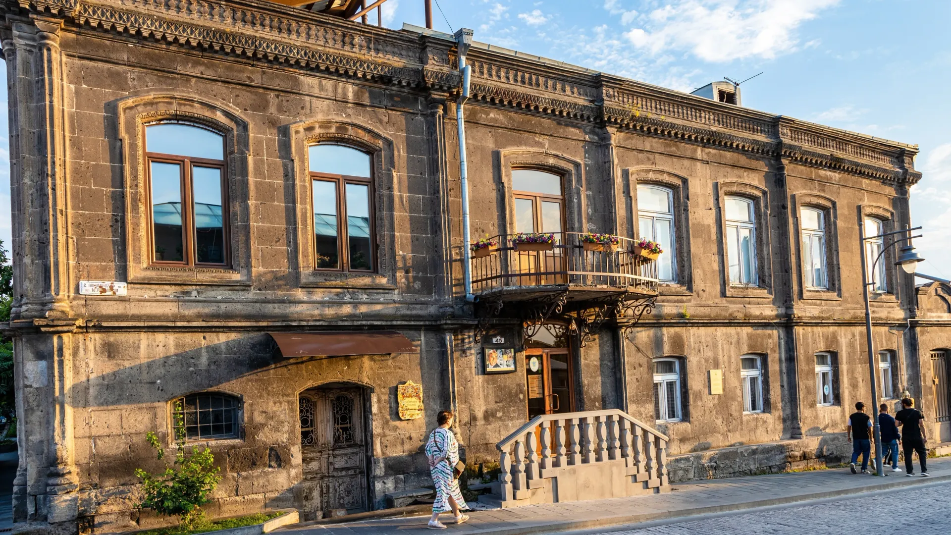 Дом-музей актера Фрунзика (Мхера) Мкртчяна на улице Шота Руставели в старом городе Гюмри. Фото: vvoe/Shutterstock/Fotodom