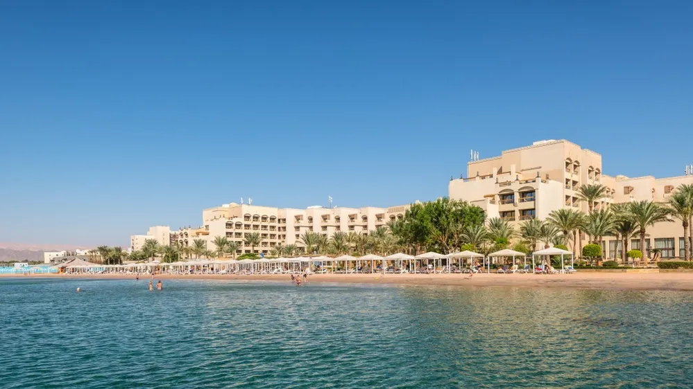 Пляж у Красного моря. Акаба, Иордания. Фото: byvalet/Shutterstock/Fotodom
