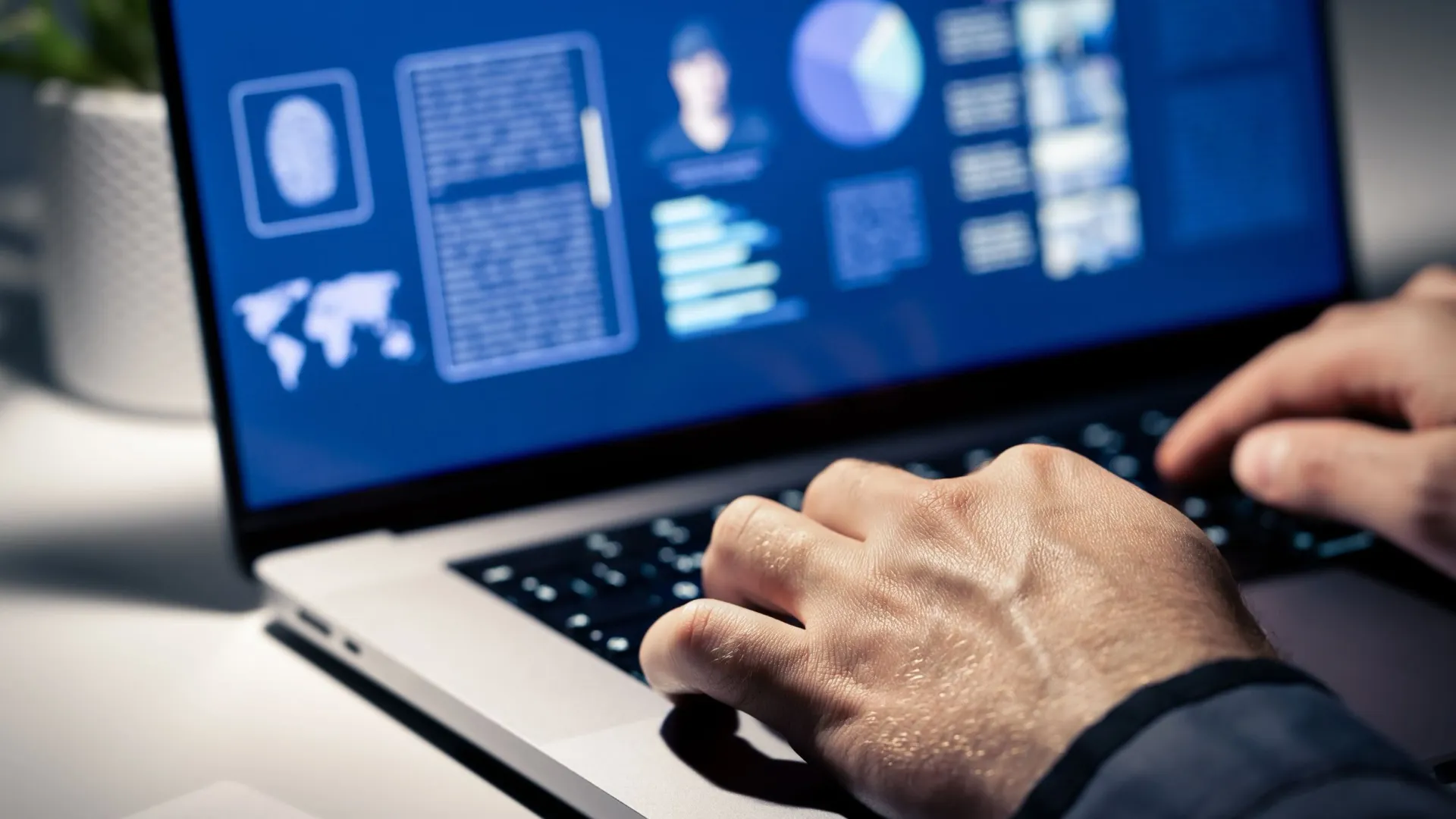 ИИ-технологии позволяют создать наиболее вероятный портрет преступника. Фото: Tero Vesalainen/Shutterstock/Fotodom