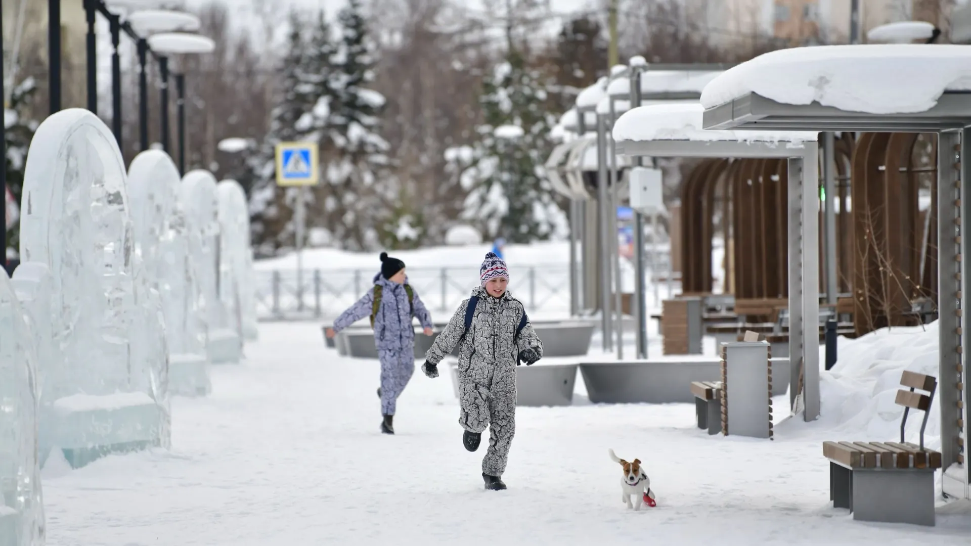 После занятий можно и на улице побегать. Фото: Андрей Ткачёв / «Ямал-Медиа»
