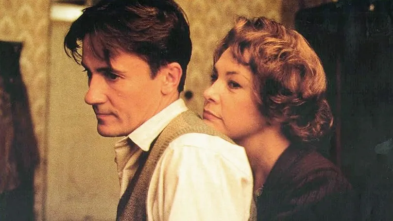 Кадр из фильма «Восток-Запад»/«1+1 Продакшн»/Canal+/France 3 Cinéma/Gala Film/Mate Producciones S.A./«НТВ-Профит»/Sofica Sofinergie 5/UGC YM/imdb.com