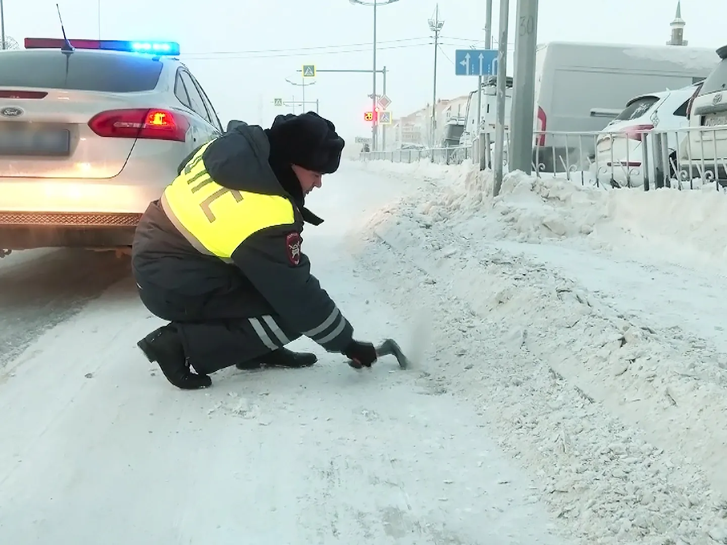 В Новом Уренгое горожане и официальные лица недовольны качеством уборки  дорог | Ямал-Медиа