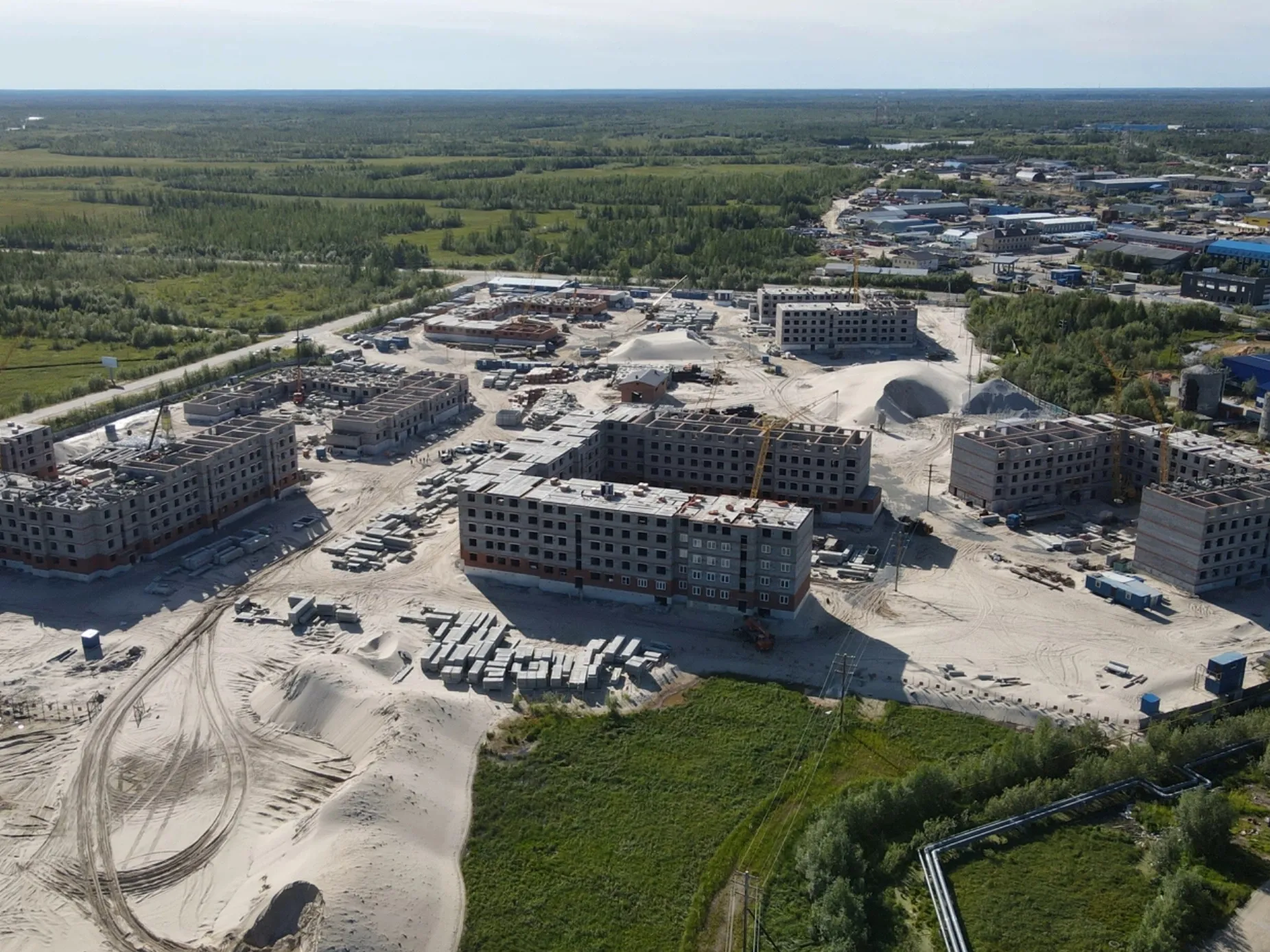 Детские площадки и парковки в комплекте. Новостройки в Тарко-Сале сдадут к  2023 году | Ямал-Медиа