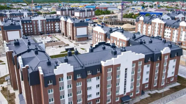 В Тарко-Сале первые жильцы получили ключи от квартир в новом микрорайоне Южном