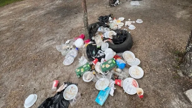 «Человек неразумный»: в Ноябрьске на озере Ханто обнаружили пластиковые следы пребывания троглодитов