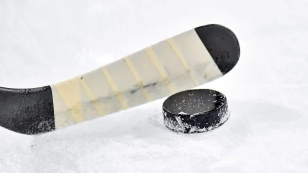 Российский хоккеист ушел из команды НХЛ через два дня после подписания контракта. Ямальские хоккеисты начали сезон с победы