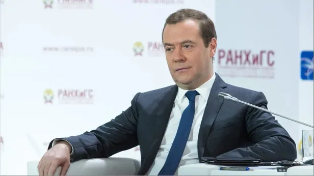 Медведев: Россия хочет развиваться по «нормальным законам» рынка без «военного коммунизма»