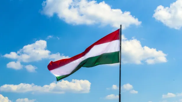 Глава МИД Венгрии Сиярто призвал ЕС сделать исключение в эмбарго на нефть из РФ. На Ямале обнаружили новые залежи «черного золота»