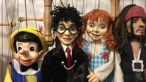В гостях у сказки: салехардские семьи научат создавать кукольные спектакли