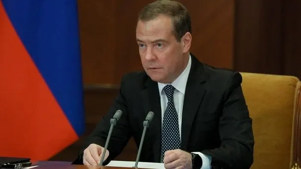Медведев призвал перестать «миндальничать» с иноагентами