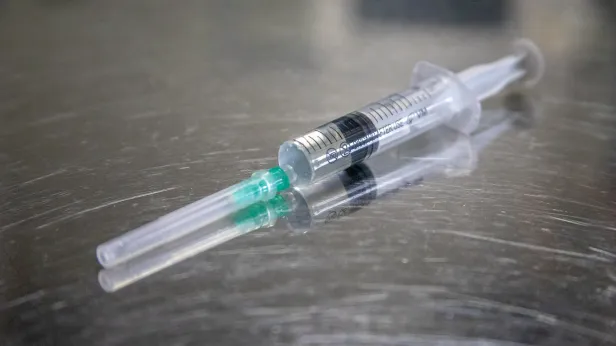 Вакцина против новых вариантов «омикрона» сохранит название «Спутник V»