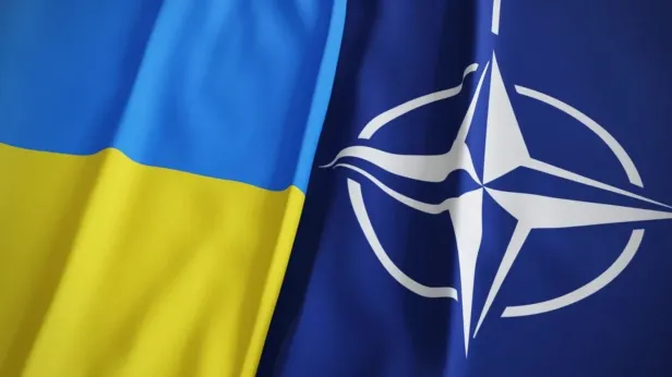 Евросоюз: Украину не примут в НАТО до окончания боевых действий