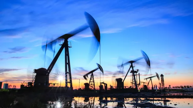 ОПЕК+ рекомендовал продолжить сокращать добычу нефти