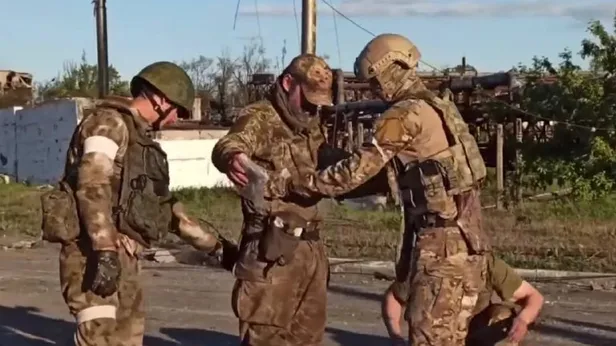 Минобороны РФ показало видео сдачи в плен украинских военных с «Азовстали»