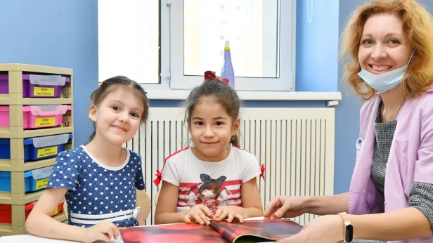 «Будущее Ямала — наши дети»: Дмитрий Артюхов поздравил воспитателей с профессиональным праздником