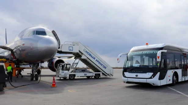Аэропорт Нового Уренгоя обзавелся новым перронным автобусом