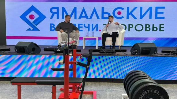 Легенда пауэрлифтинга Кирилл Сарычев приехал в Салехард