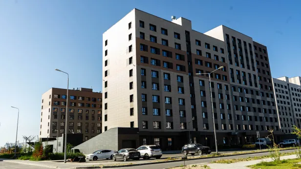 В Новом Уренгое ввели три дома в новом жилищном комплексе