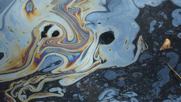 UKMTO сообщило об утечке нефти после взрыва на танкере у берегов Кувейта