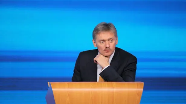Песков: помощь западных спонсоров Украине делает СВО «настоящей войной»