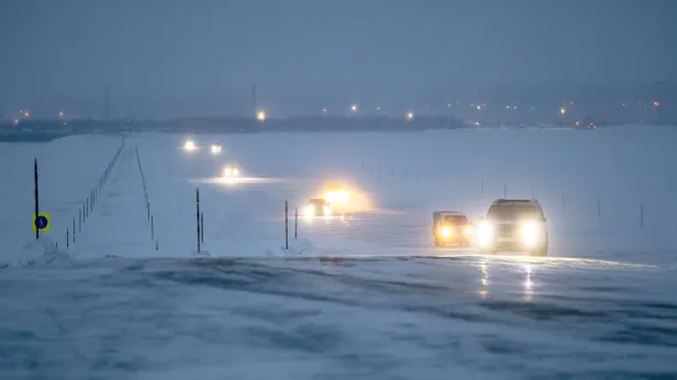 На ямальских зимниках ввели ночные ограничения для грузовиков