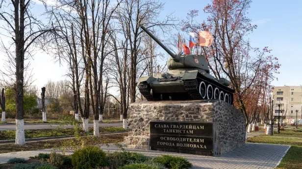 Ямал помог восстановить 23 памятника героям ВОВ в Волновахе