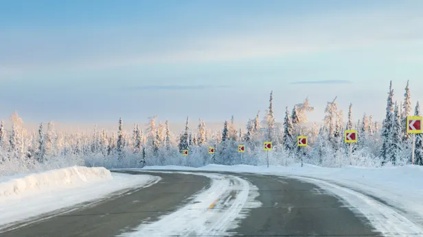 На трассе в ЯНАО пьяный водитель большегруза выехал на встречку