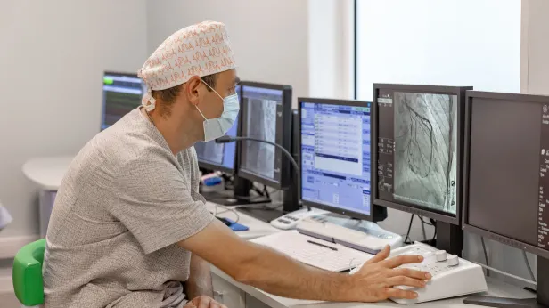 Ямальским медикам объяснили, как бесплатно получить земельный участок