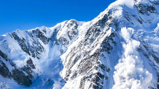 Дагестанские спасатели вывезли 26 альпинистов из высокогорного села Куруш