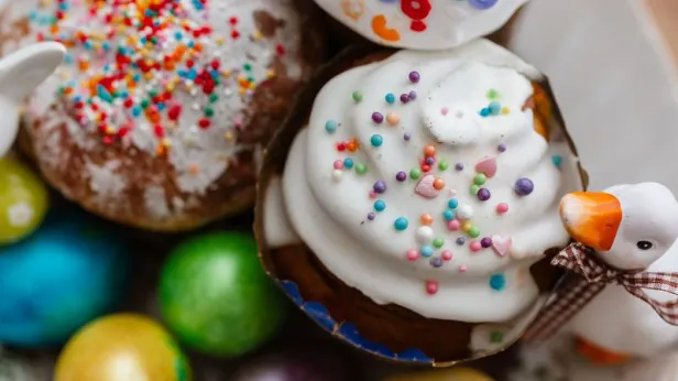 Следком отреагировал на информацию о девушке, сделавшей кальян на куличе