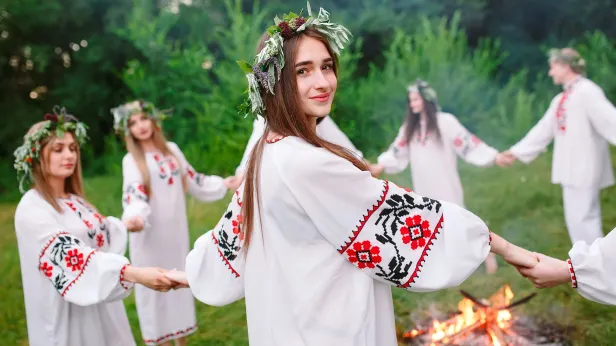 Зеленые святки: почему на Руси в этот праздник гадали и украшали березу