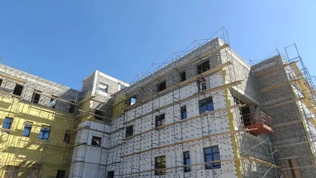 Новый стационар в Тазовском готов почти наполовину