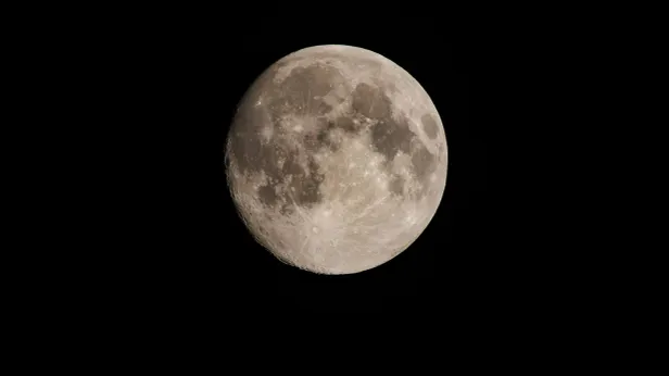 «Роскосмос» планирует подключить лунную ядерную станцию через луноход