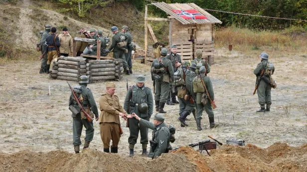 Салехард погрузился в 1944 год: в городе воссоздали операцию «Багратион». Фото