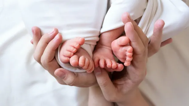 В Новом Уренгое родилась редкая королевская двойня