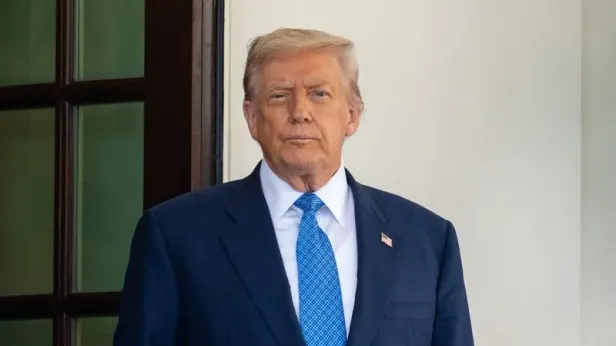 Трамп заявил, что власти США берут Ормузский пролив под контроль