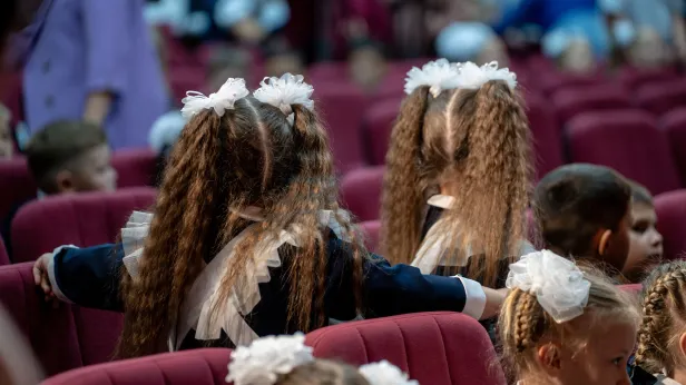 В школе Салехарда сменили светильники после инцидента с замыканием