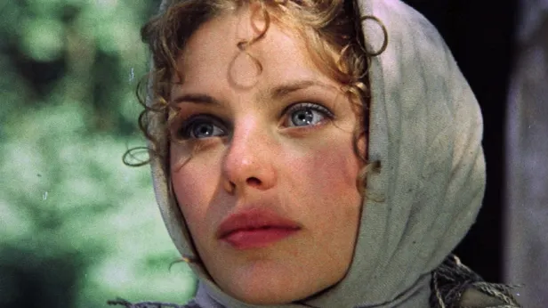 Бір жігіт шалбарын жұлқылайды Скуба секс онлайн