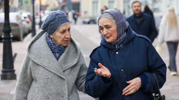 Стабильность, грядки и домино: как жили пенсионеры в СССР