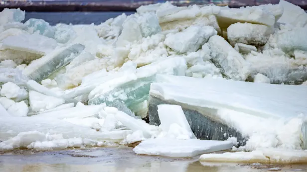 Скорость ледохода на Оби снизилась до нуля