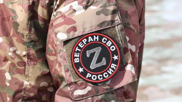 Ямальский боец СВО вернул тюменскому губернатору памятную монету