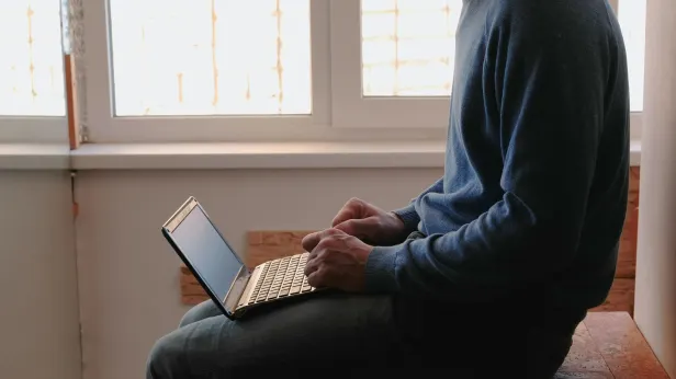 Два надымчанина поплатились за посты с запрещенными символами в соцсетях