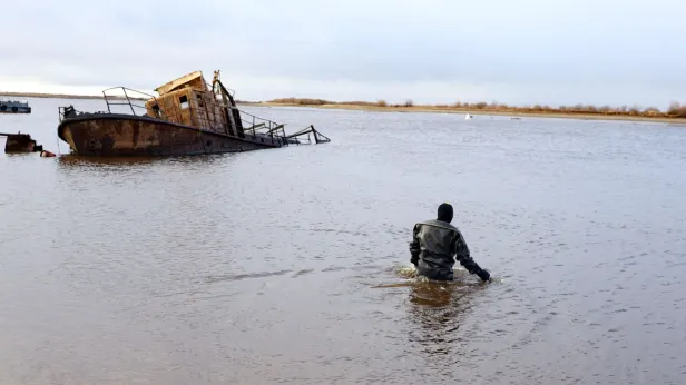 Затонувшие суда и брошенные скважины: как будут решать вопрос в Арктике