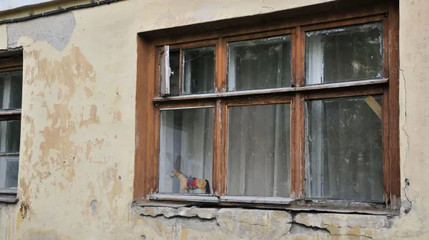 Фасад дома в Лабытнанги обрушился из-за погоды