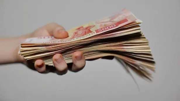 На Ямале подняли зарплаты курьерам